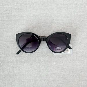 Black Cat-Eye Sunglasses